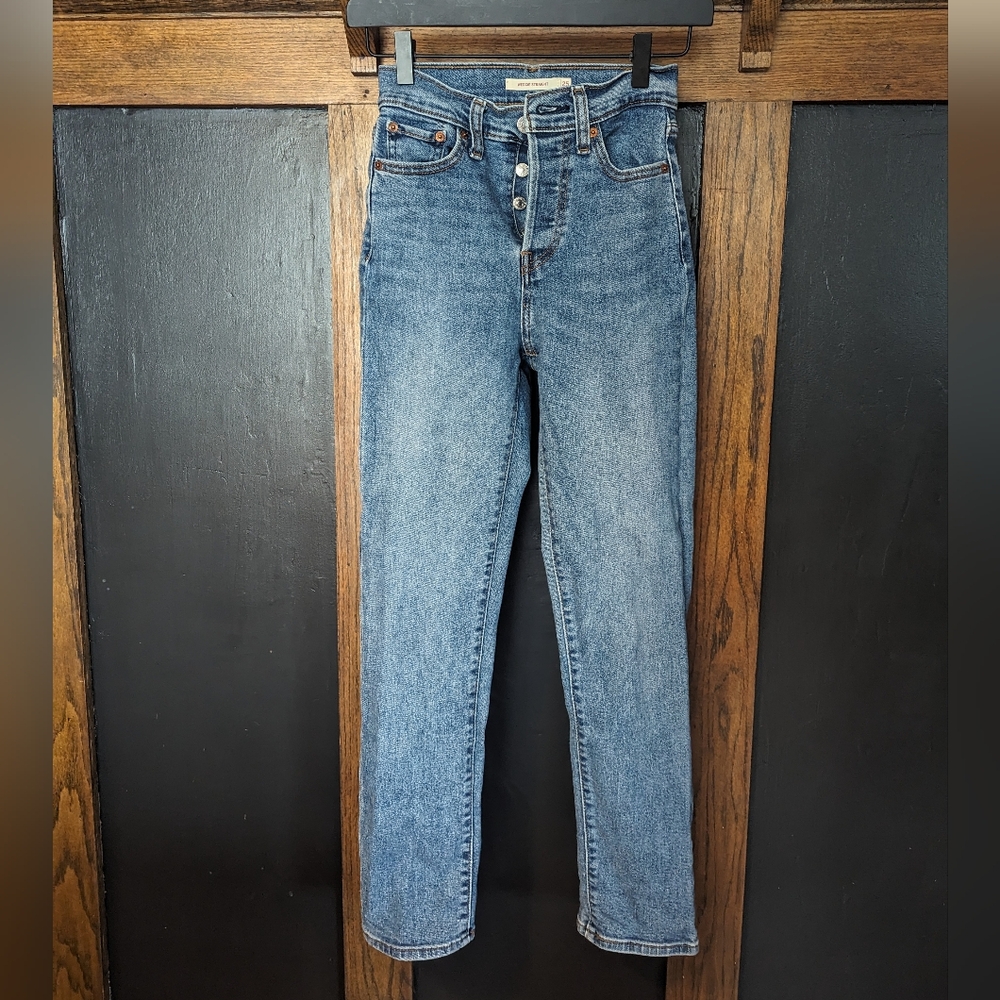 Levi's Wedgie Straight 25
